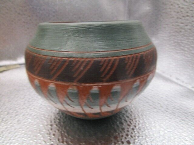 I.  Nez - Native American Navajo Pottery Small Seed Pot 1990 [71]