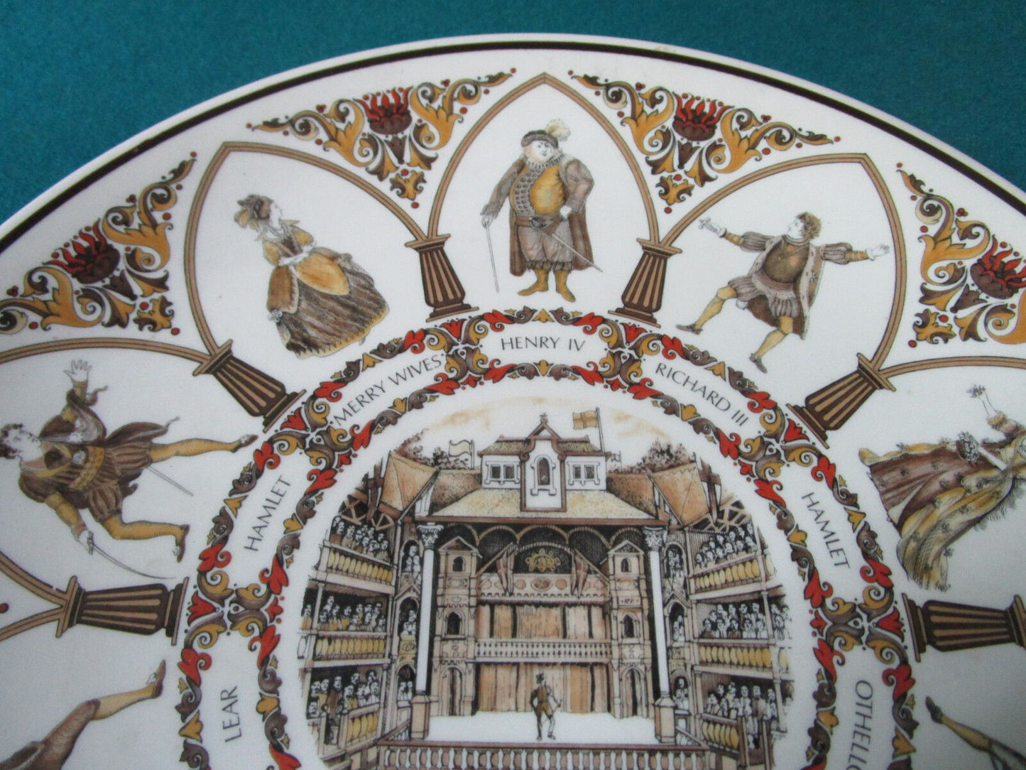 WEDGWOOD COLLECTOR PLATE SHAKESPEARE CHARACTERS AT THE WORLD STAGE [*a1]