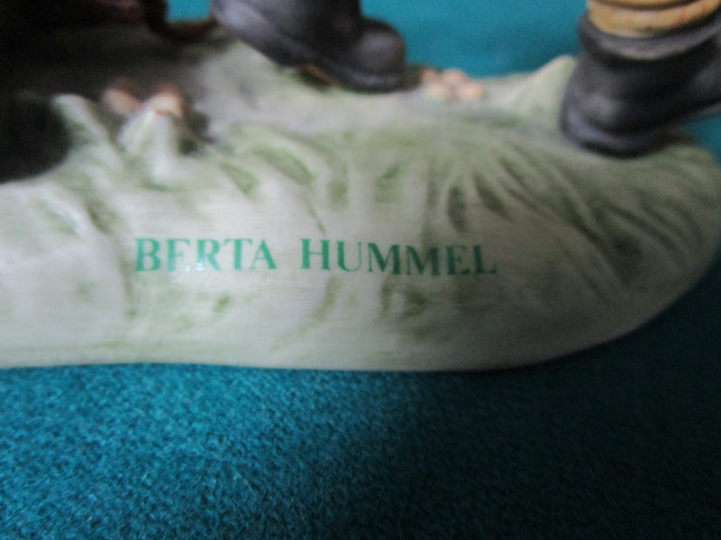 Goebel Berta Hummel Figurine #Bh 294 "Best In Show" 2005,4 1/2 X 5 1/2{*a7]