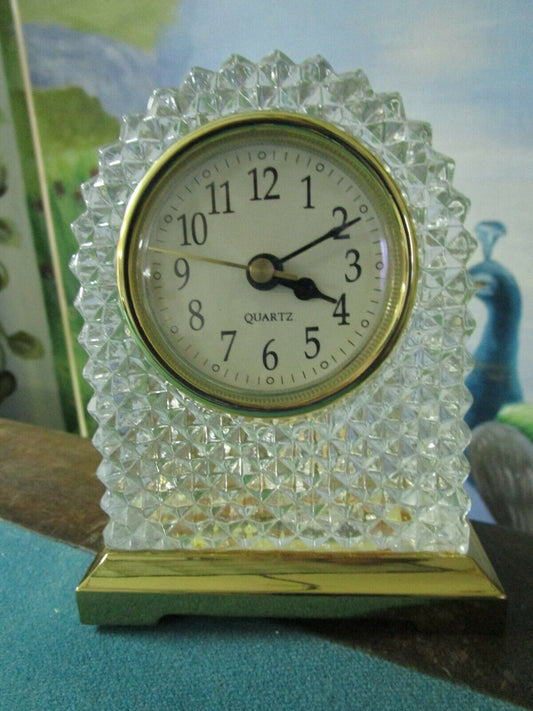 1940-1950's PRESSED GLASS CLOCK TRAVEL SIZE RIDGE AND DIAMOND PATTERN BRASS BASE