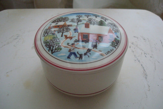 Villeroy & Boch Naif Christmas Porcelain Box Winter Scene Gathering Wood [97b]