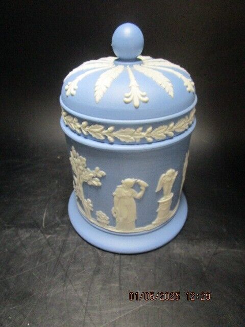 WEDGWOOD BLUE JASPERWARE COVERED TRINKET POT 5.50 IN [140A]