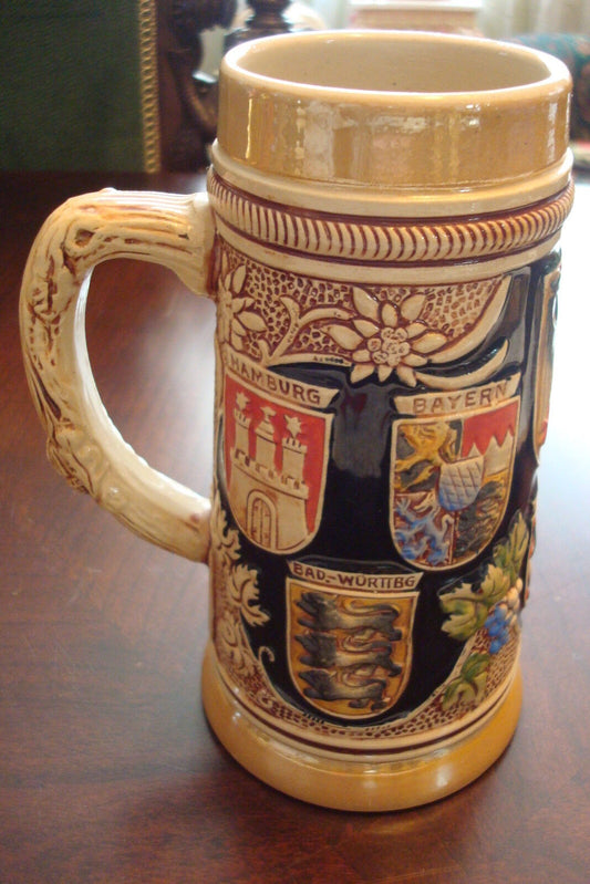 Vintage KING unlidded Stein with German cities coats, 7 "ORIGINAL