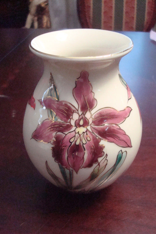 Zsolnay Hungary vase decorated with flowers [*ZS]