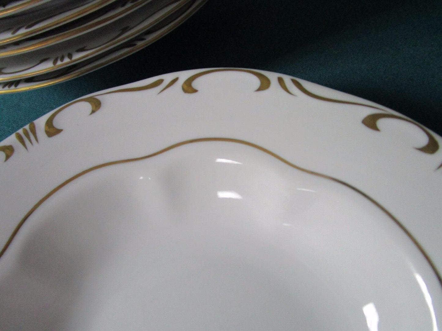 ZSOLNAY HUNGARY 6 SOUP BOWLS PLATES WHITE CREAM/GOLD ACCENT, 1960s GORGEOUS