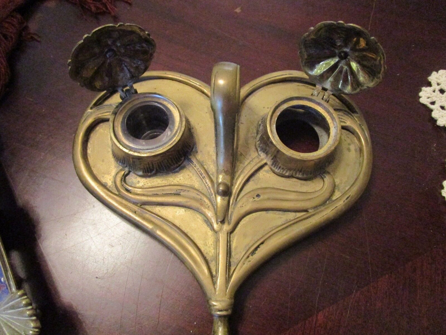 ANTIQUE BRASS ART NOUVEAU HEART SHAPED DOUBLE INKWELL ORIGINAL