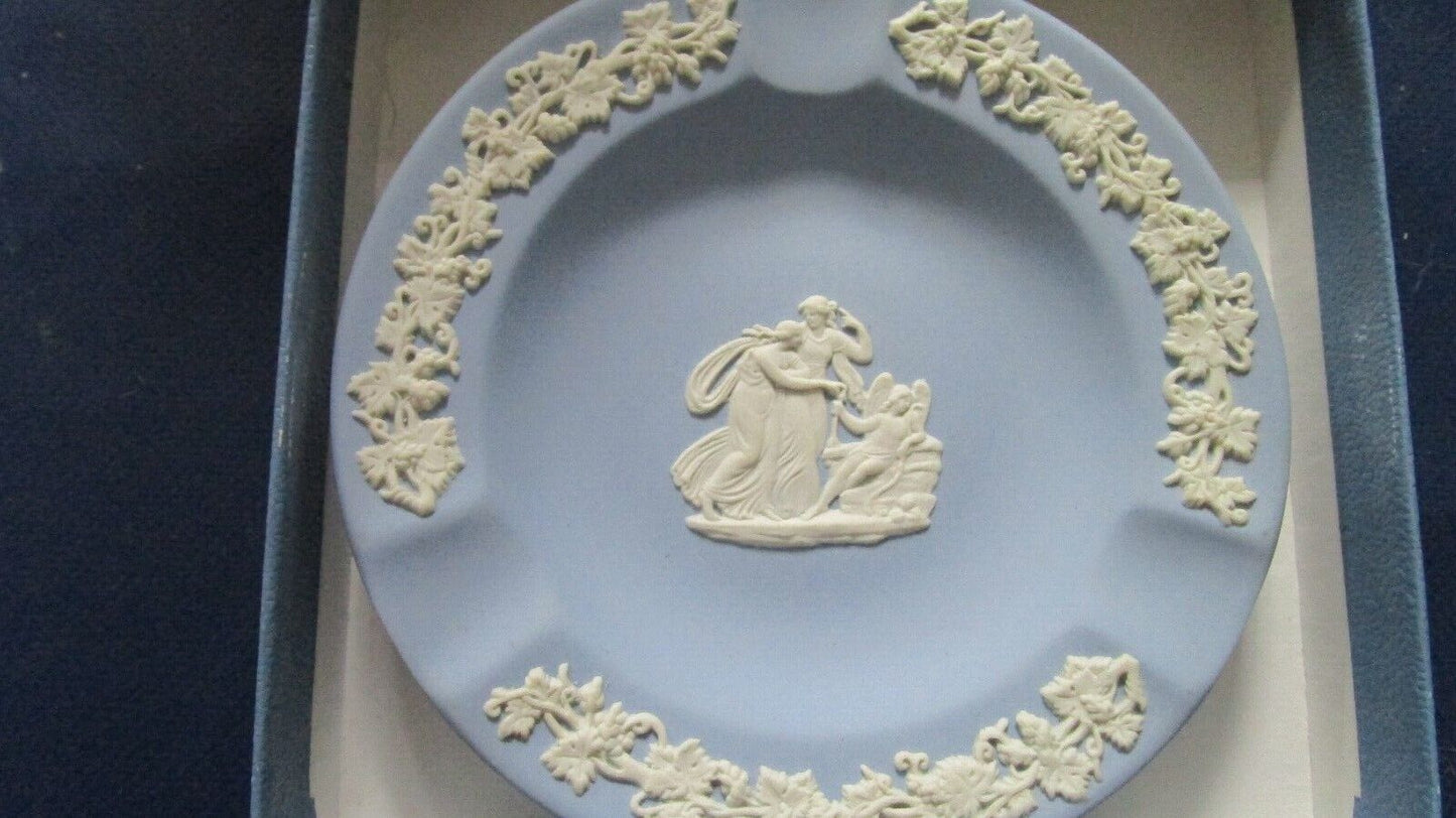 WEDGWOOD - WATERFORD CHRISTMAS LOT ORNAMENT BELL ASHTRAY 3 PCS NEW