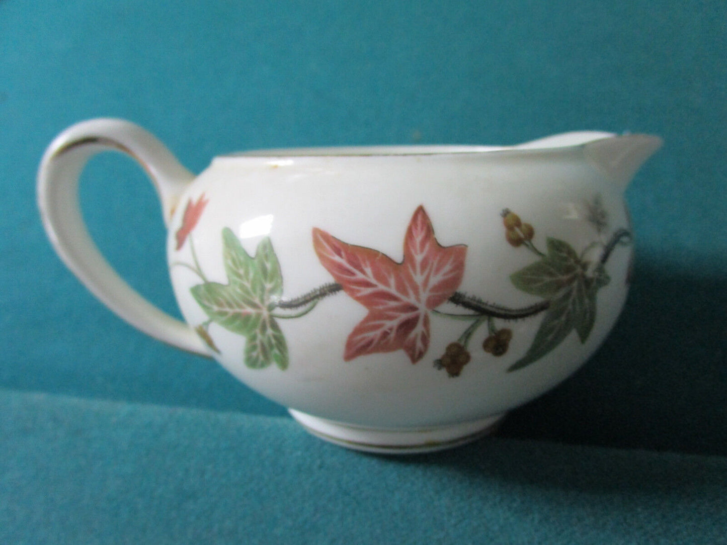 WEDGWOOD ENGLAND CREAMER AND PLATE IN STAND