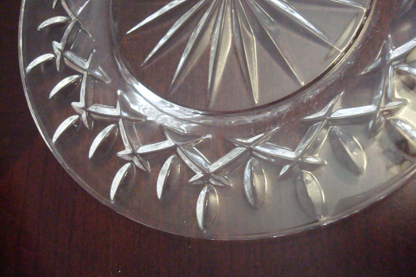 Vintage 4 luncheon plates pressed glass, rays center, 8 1 2/" diam[*office]