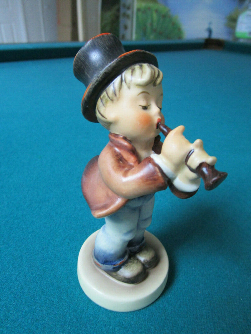Hummel figurine Tm3: Trumpet Boy Serenade Street Singer, Duet Ashtray Let Sing