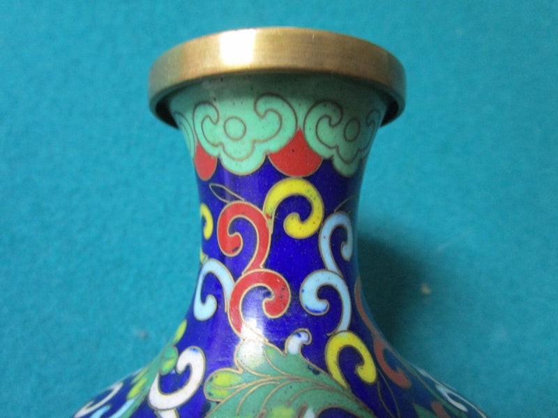 CHINESE ANTIQUE CLOISONNE VASE BLUE/WHITE AND GREEN SCALES 5"