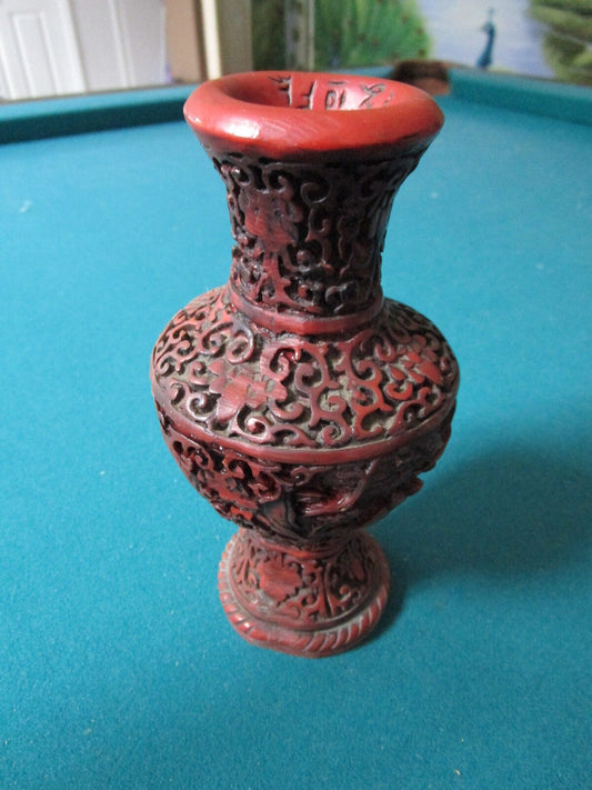 ANTIQUE Chinese carved lacquer vase 7 1/2" signed on border, early 20th C SIGNED