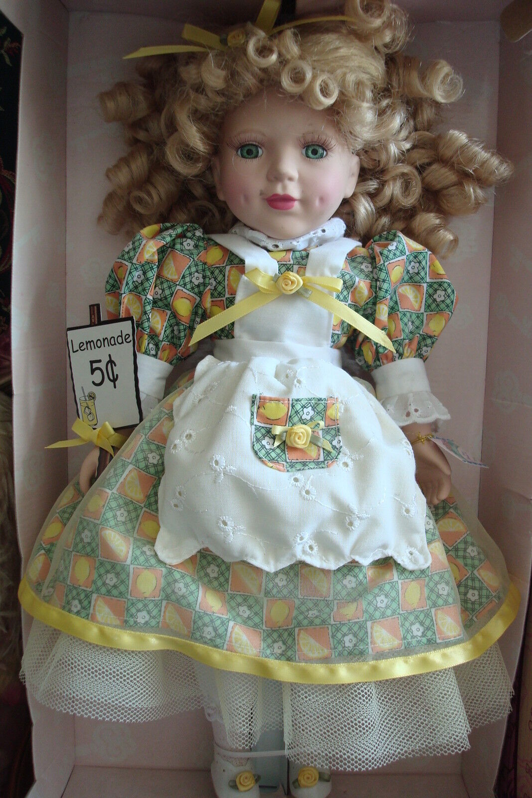 Victorian Garden beautiful doll named Cindy Lou, 16" tall[a*4]