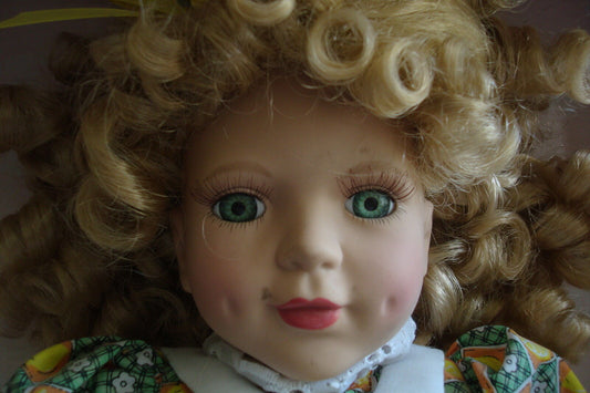 Victorian Garden beautiful doll named Cindy Lou, 16" tall[a*4]