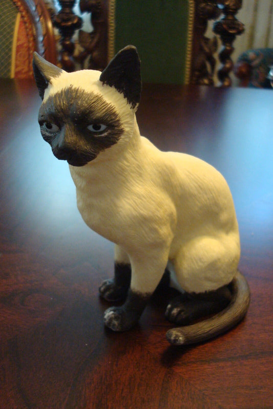 Andrea by Sadek, Siamese Cat, beautiful and life like figurine ORIGINAL