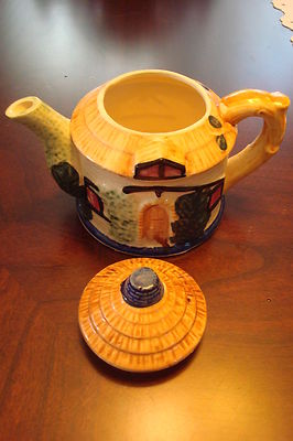 Cottage Teapot and Covered Sugar, made in Japan [140M]