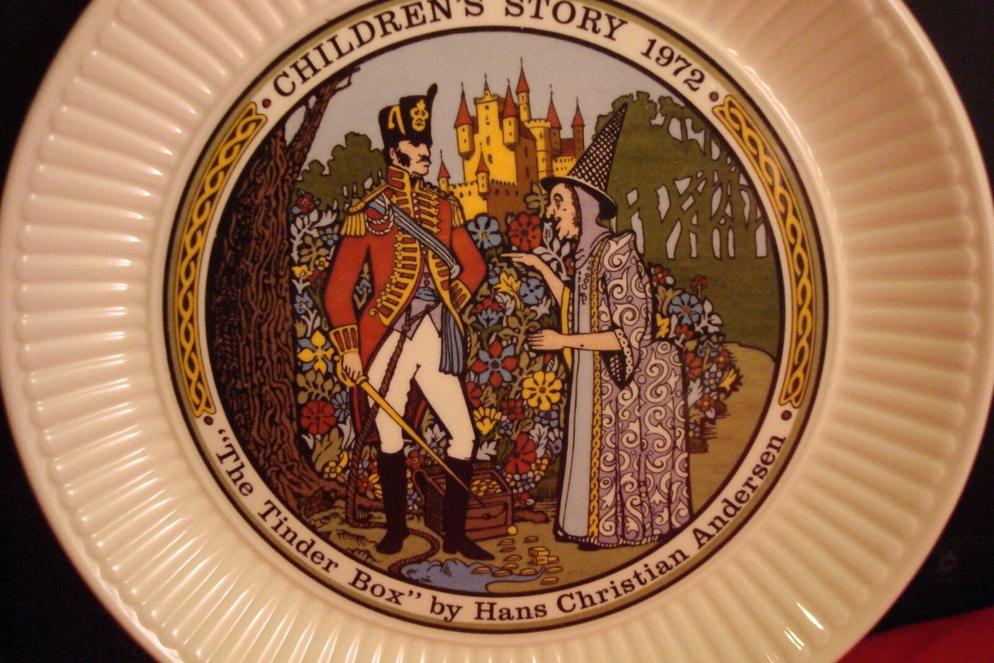 Wedgwood, Children's Stories plate, 1972, "The Tinder Box", NIB [am14]