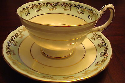 Grosvenor Made In England Cup And Saucer, Light Green And Gold Orig [170f]