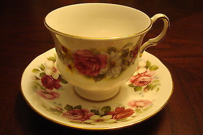Queens Anne  cup and saucer made in England, roses and more roses ORIG [170F]
