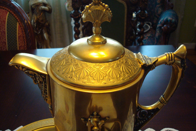 MERIDEN BRITTANIA COMPANY  Tilting Coffee Pot with tray