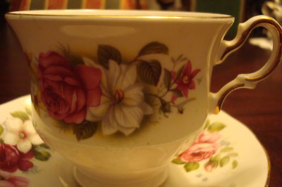 Queens Anne  cup and saucer made in England, roses and more roses ORIG [170F]