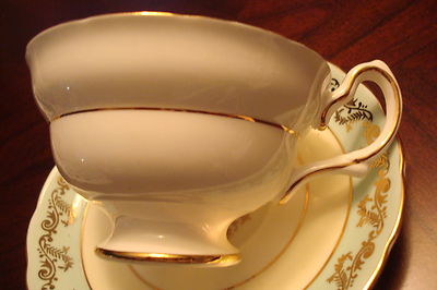 Grosvenor Made In England Cup And Saucer, Light Green And Gold Orig [170f]