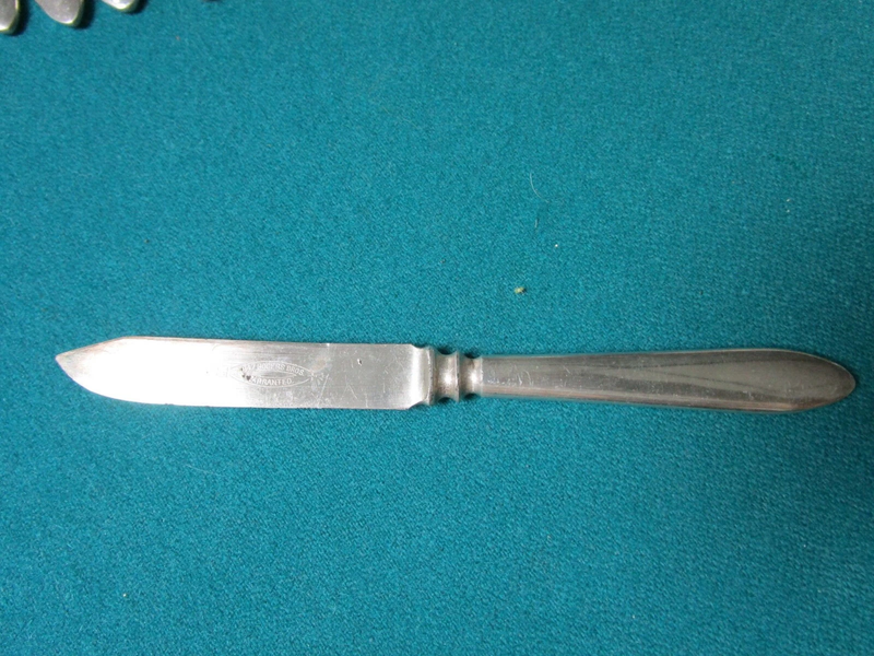 Rogers 9 Fruit/Fish Knives